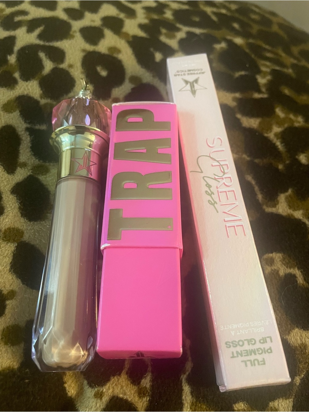 3 Jeffree Star Supreme Gloss - Soft Pink Nude & pink Messiah lip gloss & concea